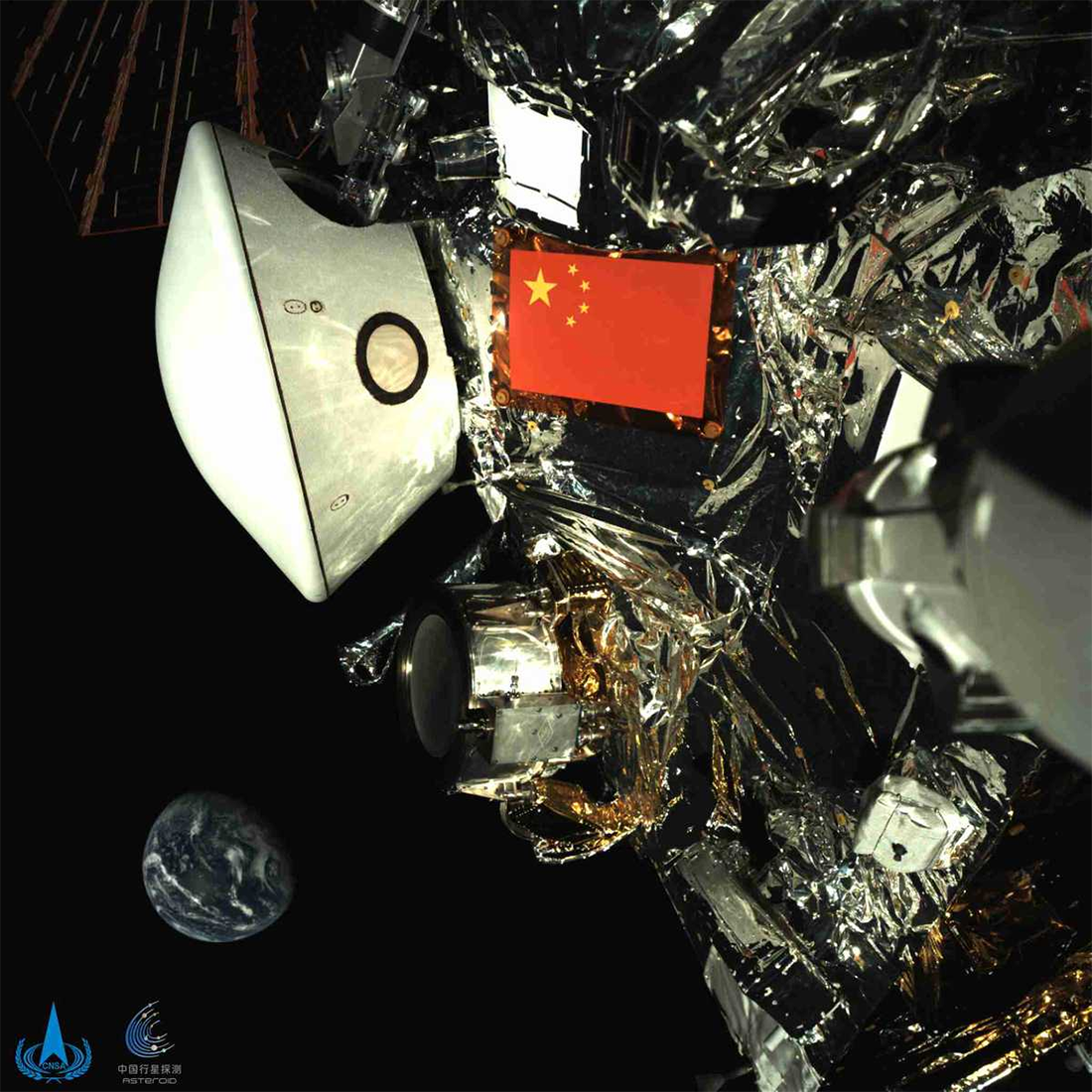 Spacecraft Tianwen-2 in space, with the Earth in the background. Spacecraft Tianwen-2 in space, with the Earth in the background.